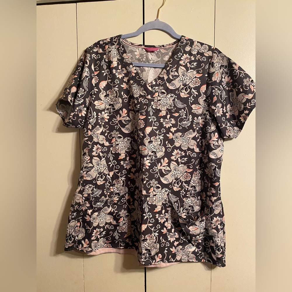 🩺Vera Bradley Scrub Top🩺